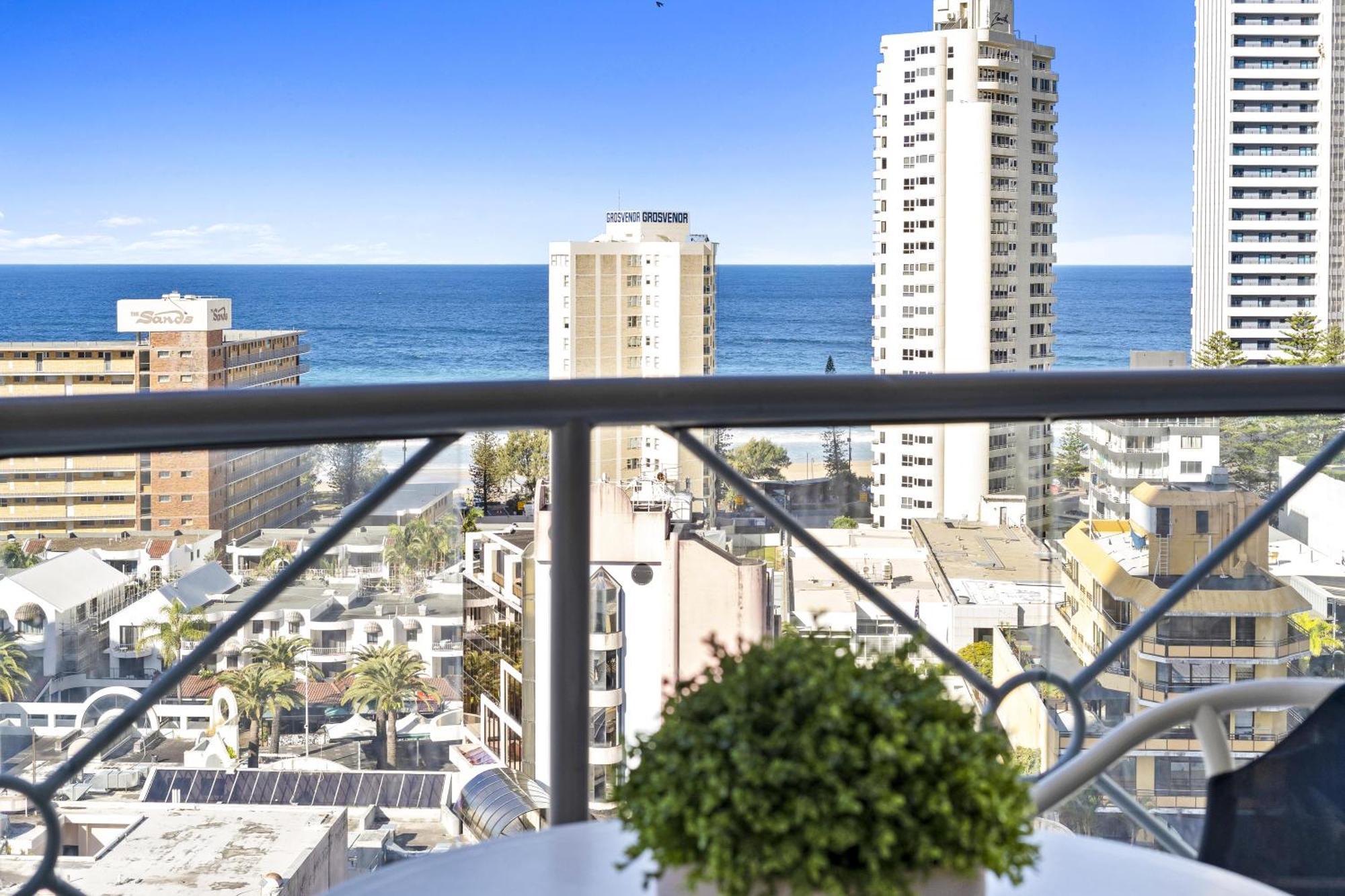 Chevron Renaissance Surfers Paradise Mid Week Madness Deal - Q Stay Χρυσή Ακτή Εξωτερικό φωτογραφία